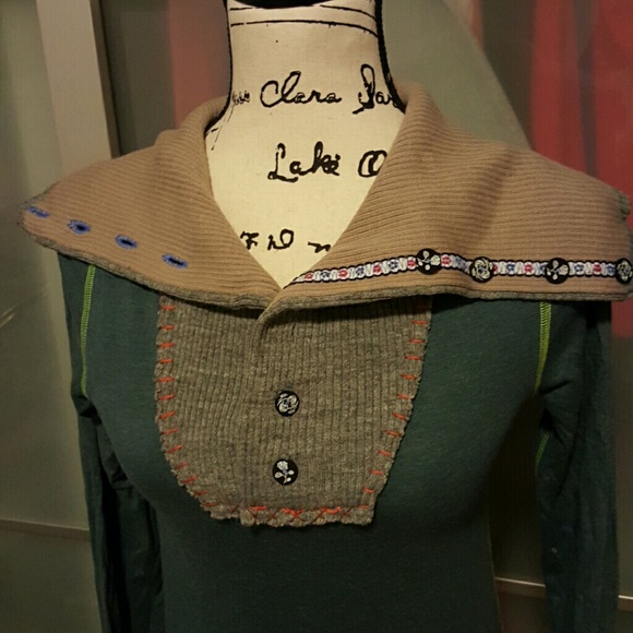 FREE PEOPLE SWEATER - Picture 3 of 3